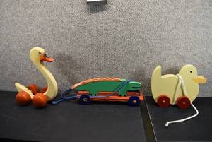 lot 5296 image: Lot of 3 Wooden Pull Toys  Alligator, and Two Ducks