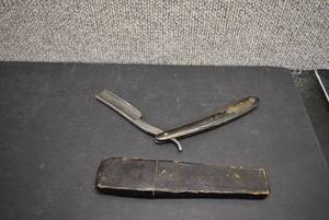 lot 5298 image: Antique Straight Razor in Original Case  10.25 Long Open