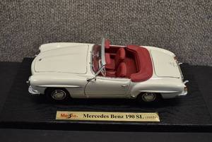 lot 5299 image: Mercedes Benz 190SL (1955) Die-Cast Model  Maisto  11x6.25