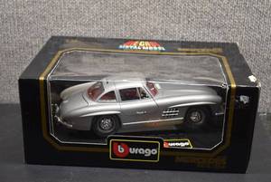 lot 5300 image: Mercedes 300 SL (1954) Die-Cast Model  Burago  In original Box  13x68  118 th Scale