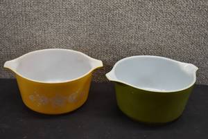 lot 5336 image: Lot of 2 1 Qt Casserole Baking Dishes No. 473  Pyrex  Gold and Green  1 QT.