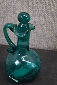 lot 5369 image: Vintage Hand Blown Teal Crackle Glass Cruet With Matching Stopper And Applied Handle  5.5x3