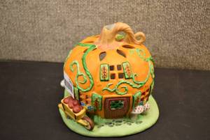 lot 5372 image: Ceramic Pumpkin House Tea Light Holder  Partylite  6x6