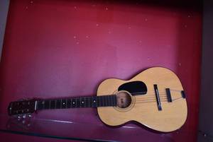 lot 5349 image: Vintage Acoustic Guitar  LOCAL PICKUP ONLY
