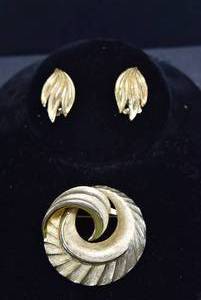 lot 1001 image: Coro Brooch & Clip on Earrings  Gold  2 Brooch 1Ear