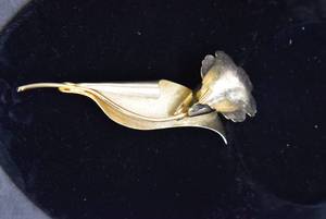 lot 1005 image: Brooch Flower  Gold  4 Brooch