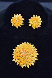 lot 1008 image: Brooch and Clip on Earrings  Orange Dahlia  1.5 Brooch 2cm Ear