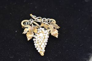 lot 1014 image: Grapevine Brooch  Brass & White Beads  4 cm Brooch