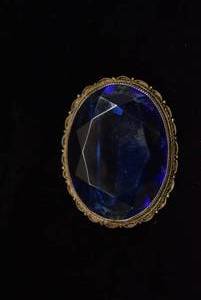 lot 1019 image: China Silver Oval Brooch  Blue Stone  No.23  4 cm Brooch