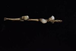 lot 1020 image: Sterling Silver Brooch  Pearl & Silver  1.5 Brooch