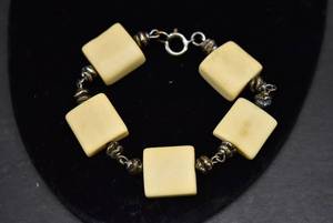 lot 1037 image: Unbranded Bracelet  White StonePlastic  2.5