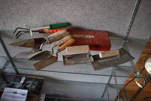 lot 1174 image: Lot of Tools  Mini Hoe, Trowels, Hand Rake  LOCAL PICKUP ONLY