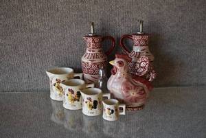 lot 1178 image: Lot of 8 Kitchenware Items  Japanese Chicken Pitchers, Temp-Tations olive oil bottles, S&P, and Chicken Spoon holder  LOCAL PICKUP ONLY