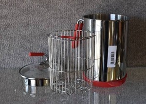 lot 1179 image: Kuhn Rikon 4th Burner Pot with Glass Lid & Steam Basket  12 Cups