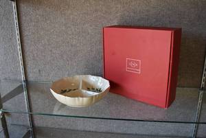 lot 1180 image: Lenox Christmas Holly Serving Bowl