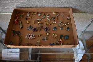 lot 1205 image: Large Lot Assorted Figural AnimalBugPeople Brooches and Pins  Brooches, Hair Pins, Etc