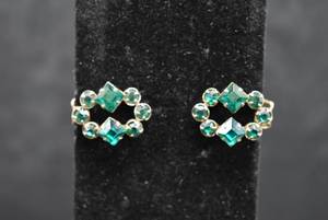 lot 1048 image: Pair of Gold Tone Clip On Earrings  Green Stones  78