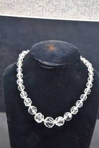 lot 1070 image: Vintage Strand of Graduated Faceted Glass Beads  8