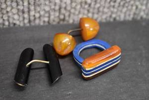 lot 1077 image: Vintage Lot of 3 Bakelite Jewelry Pieces  Flash Pins, and Layered Ring