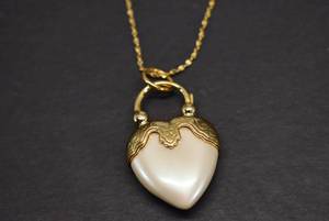 lot 1092 image: Costume Jewelry Heart Lock Necklace  Gold Tone