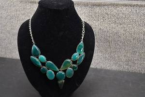 lot 1100 image: Handmade Glass Stone Necklace  Green Stones & Silver Tone
