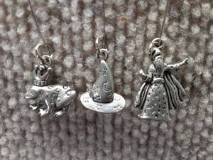 lot 7015 image: Lot of 3 Silver Tone Wizard Charm Bracelet Charms  Frog, Hat, and Wizard