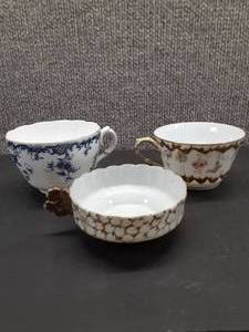 lot 7004 image: Lot of 3 Bone China Tea Cups  Limoges, Royal Worcester