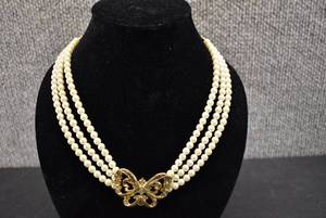 lot 1106 image: SP Costume Jewelry Pearl Necklace  SP  Faux Pearl & Gold Tone
