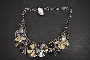 lot 1114 image: Costume Jewelry Necklace  Various