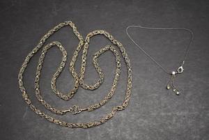 lot 1119 image: Lot of 2 Costume Jewelry Necklace  Silver Toned