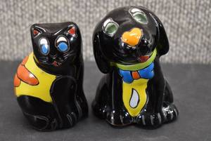 lot 1121 image: Ceramic Dog & Cat Figurines  Assorted Colors