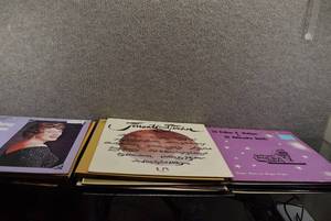 lot 2013 image: Lot of 19 Assorted Records  Patsy Cline, Leigh Barron  LP  12