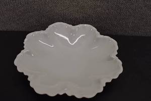 lot 2028 image: Haviland France Ceramic Bowl  Haviland  White & Scalloped  9 W