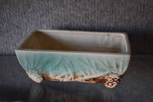 lot 8026 image: Vintage McCoy Pottery Planter