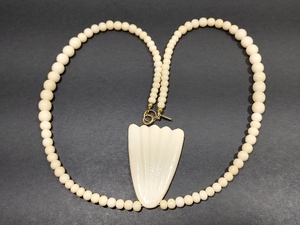 lot 3060 image: VTG Karla Jordan Faux Bone Necklace Abstract Pendant 24