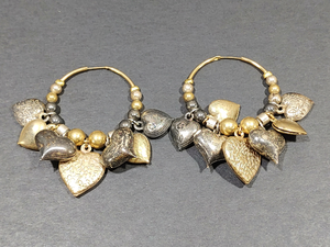 lot 3067 image: VTG Mixed Metal Hoop Earrings Heart Charms 17g