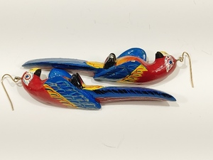 lot 3087 image: VTG Wooden Earrings Figural Parrots 3.5