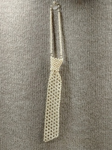 lot 3089 image: VTG Faux Pearl Necktie Necklace Made in Hong Kong 18