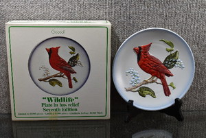 lot 2041 image: Goebel Hummel Wildlife Plate Bas Relief 7.5 #7 Cardinal
