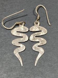 lot 3064 image: VTG Sterling Earrings Squiggle Design 1.25 2.4g