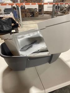 lot 61425 image: Inclosed Cat Litter Box