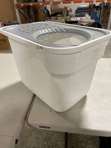 lot 61434 image: Cat litter Box