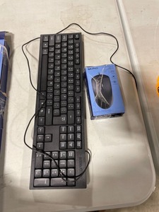 lot 61447 image: Mixie X2 1000 Dpi Wired Optical Mouse X7a Wired Keyboard Ergonomic Design