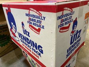 lot 1353 image: Utz Crab Potato Chips 1 oz Vending Pack 60 ct