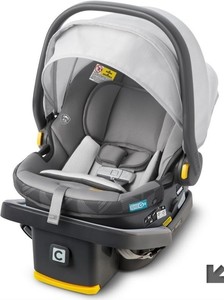 lot 2990 image: Carry On 35 Light Weight Infant Car Seat