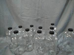 lot 3935 image: JG Finneran D0149-32 Clear Borosilicate Glass Standard Boston Round Bottle with Black Phenolic Closure, PE Cone Lined, 33-400mm Cap Size, 32oz Capacity (Pack of 11)