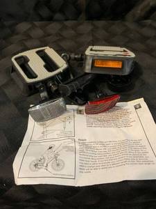 lot 3977 image: Bike Pedals and Reflectors - GrayBlack