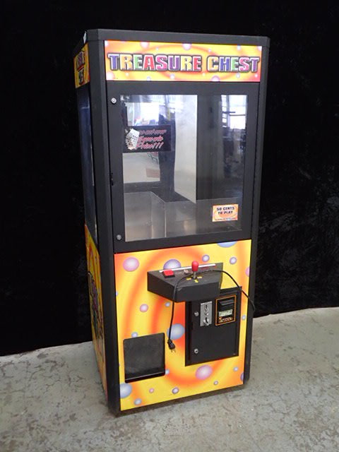 lot 8367 image: Treasure Chest Drop-Claw Vending Machine