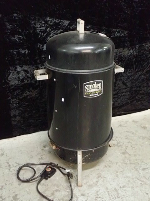 lot 8377 image: Char Broil Electric Smoker