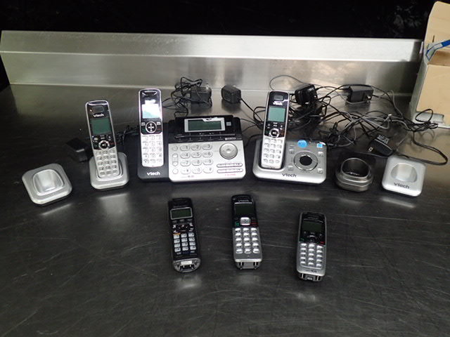 lot 8388 image: V Tech 6 Cordless Phone Package